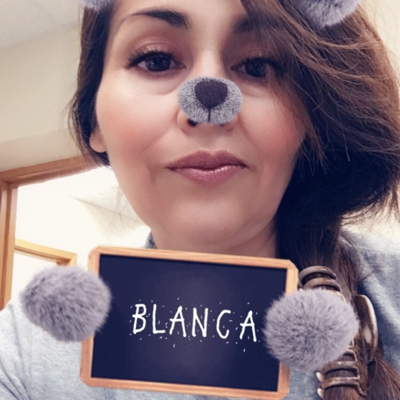 Meet your Posher, Blanca - Picture 3 of 5